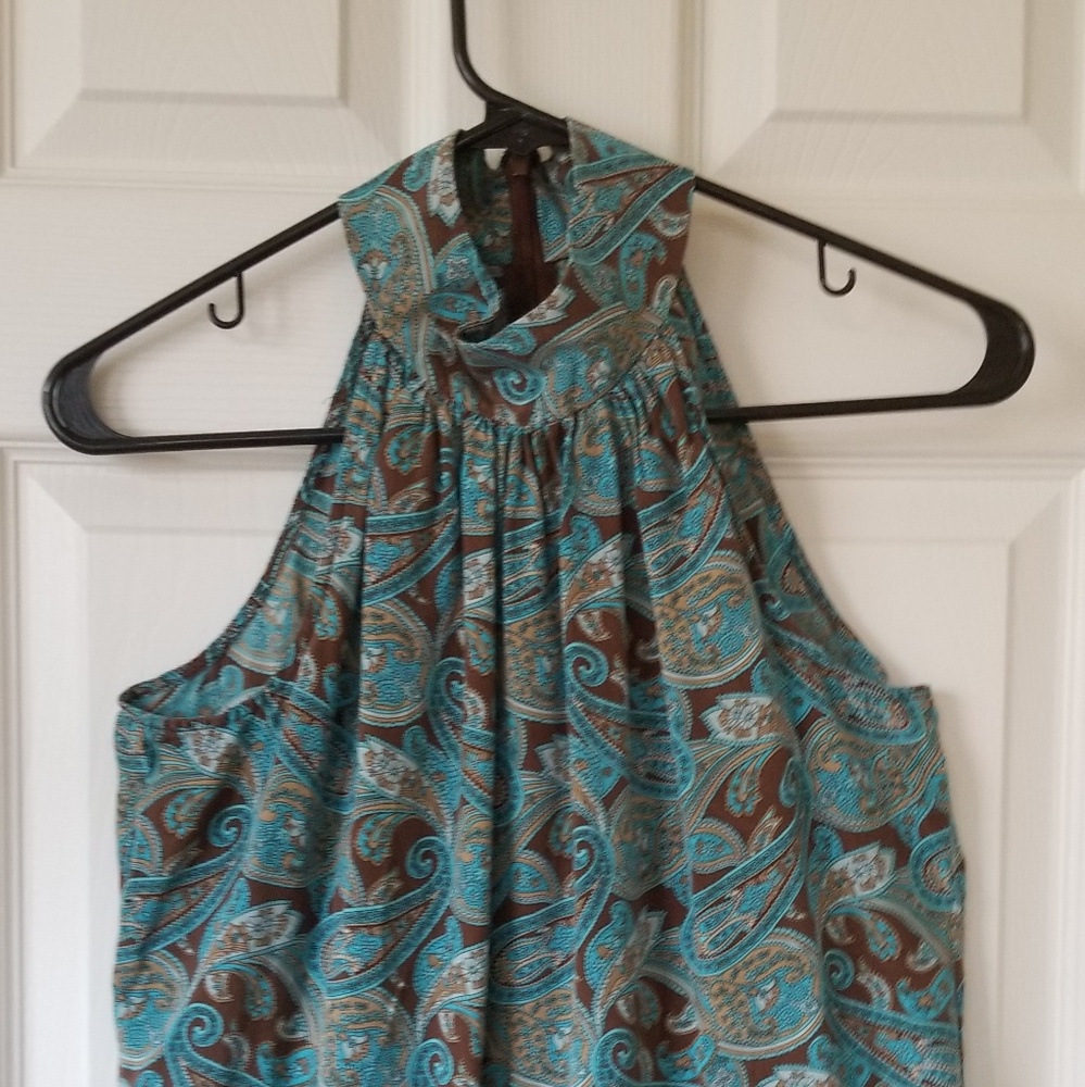 Sleeveless halter blouse